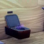 ¿Por qué sale humo púrpura del inodoro en Sims 4?